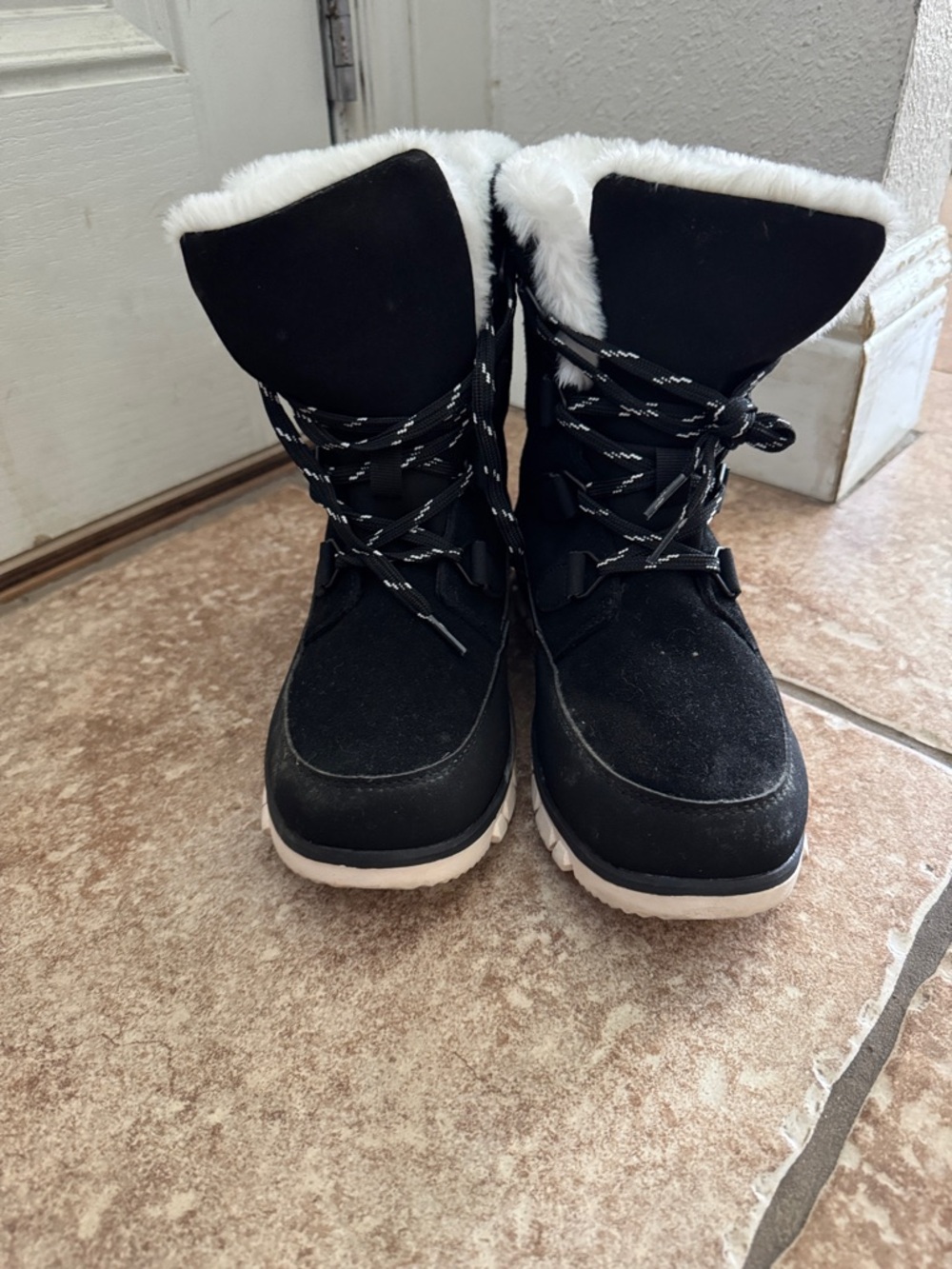 Women's Black Faux-Fur Lined Winter Boots - Lace-Up Snow Boot